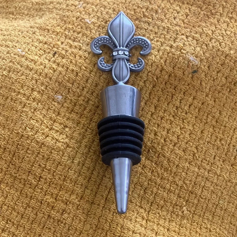 Silver tone Fleur-de-Lis Wine Stopper